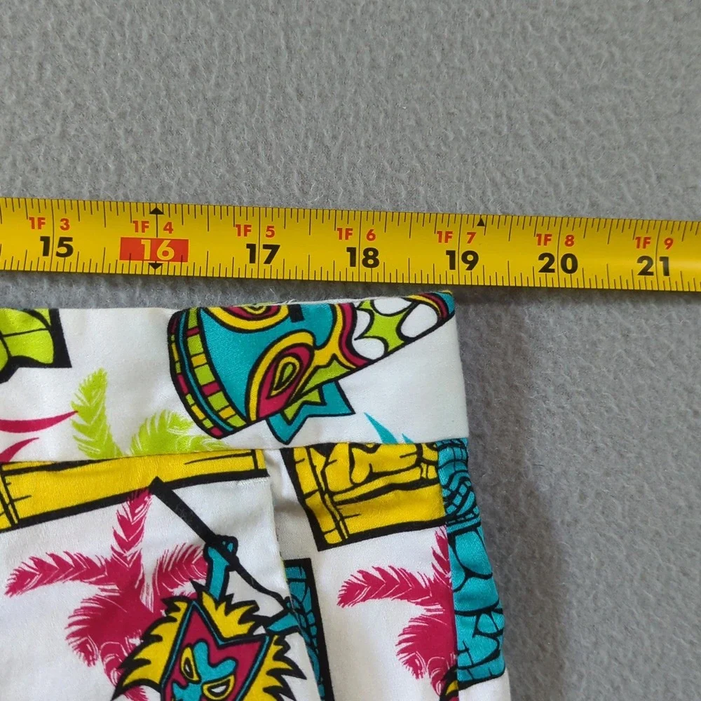 Flow Golf by Flow Society Tiki Mask Tropical Print Shorts Mens 40 White Multi